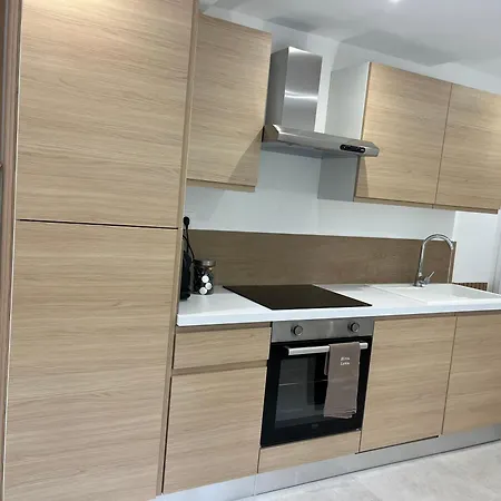 Riva, Et Commerces A Pied *