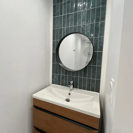 Riva, Et Commerces A Pied *