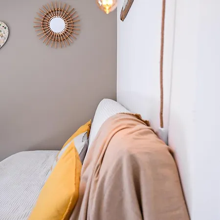 Riva, Terrasse Plein Sud, A Pied, 4 A 6 Personnes * Fréjus