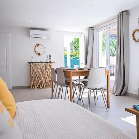 Riva, Terrasse Plein Sud, A Pied, 4 A 6 Personnes * Fréjus