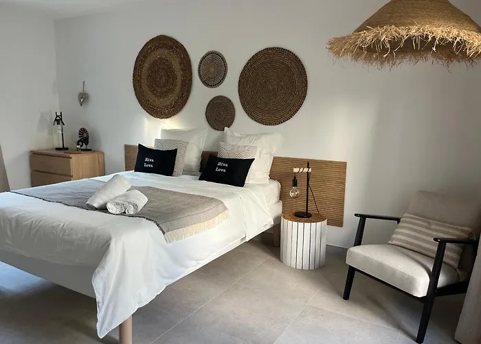 Riva, Terrasse Plein Sud, A Pied, 4 A 6 Personnes * Fréjus