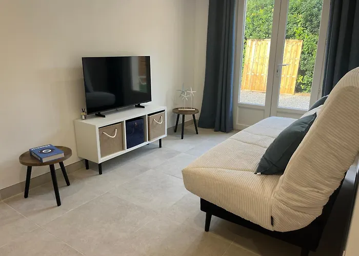 Riva, Terrasse Plein Sud, A Pied, 4 A 6 Personnes * Fréjus