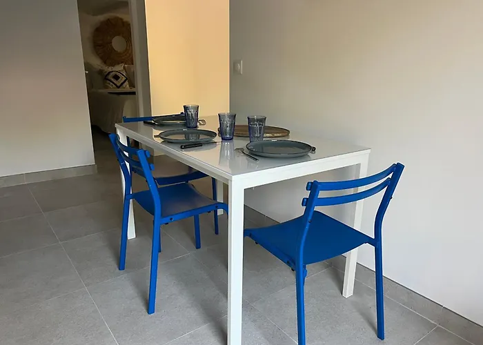 Riva, Terrasse Plein Sud, A Pied, 4 A 6 Personnes * Fréjus
