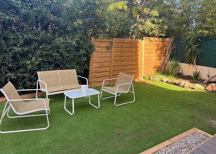 Riva, Terrasse Plein Sud, A Pied, 4 A 6 Personnes * Fréjus